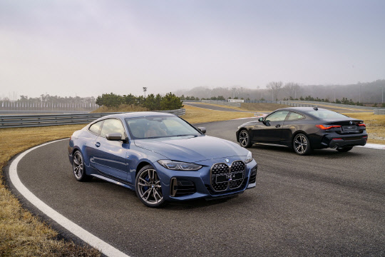 BMW코리아가 수입 자동차 업계 1위를 차지하기 위해 대규모 할인 및 서비스 확장을 실시한다. 사진은 이달 공식 출시된 BMW 뉴 4시리즈. <BMW 코리아 제공>